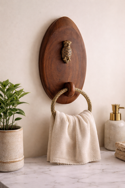 The Owl Towel Holder